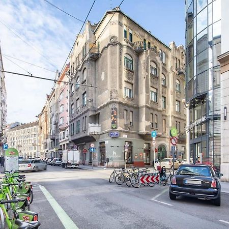 Extra Central Mini Studio - Lively Neighborhood Budapest Eksteriør billede