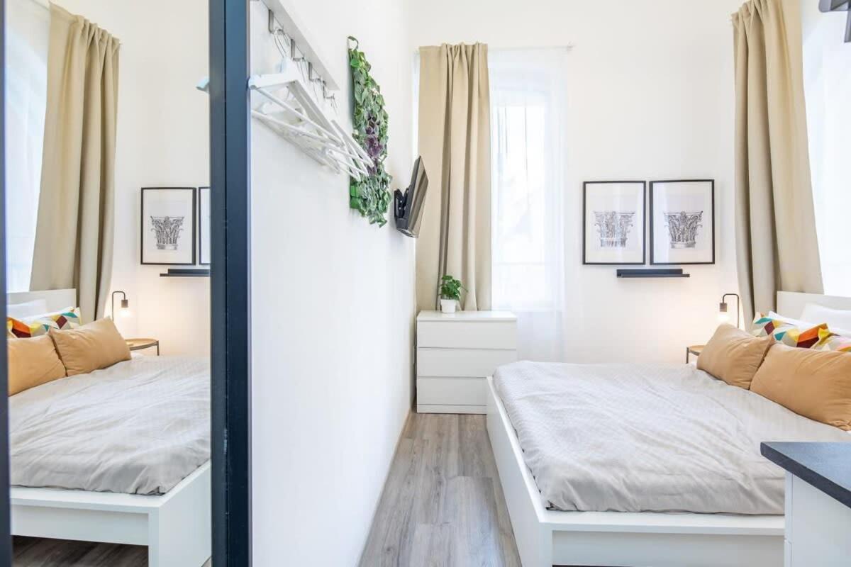 Extra Central Mini Studio - Lively Neighborhood Budapest Eksteriør billede
