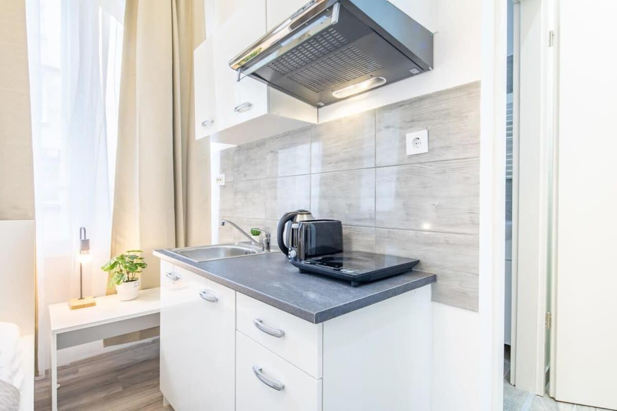Extra Central Mini Studio - Lively Neighborhood Budapest Eksteriør billede