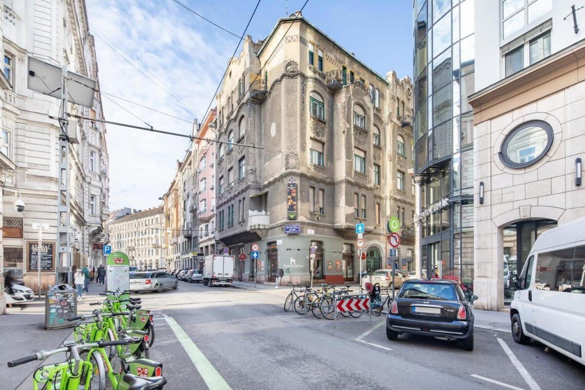 Extra Central Mini Studio - Lively Neighborhood Budapest Eksteriør billede