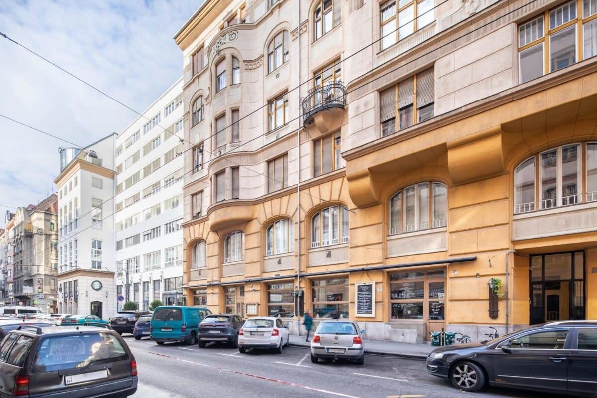 Extra Central Mini Studio - Lively Neighborhood Budapest Eksteriør billede