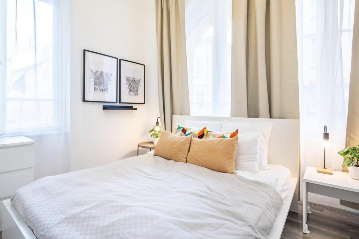 Extra Central Mini Studio - Lively Neighborhood Budapest Eksteriør billede