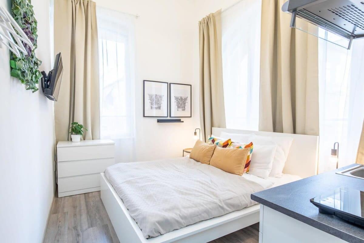 Extra Central Mini Studio - Lively Neighborhood Budapest Eksteriør billede